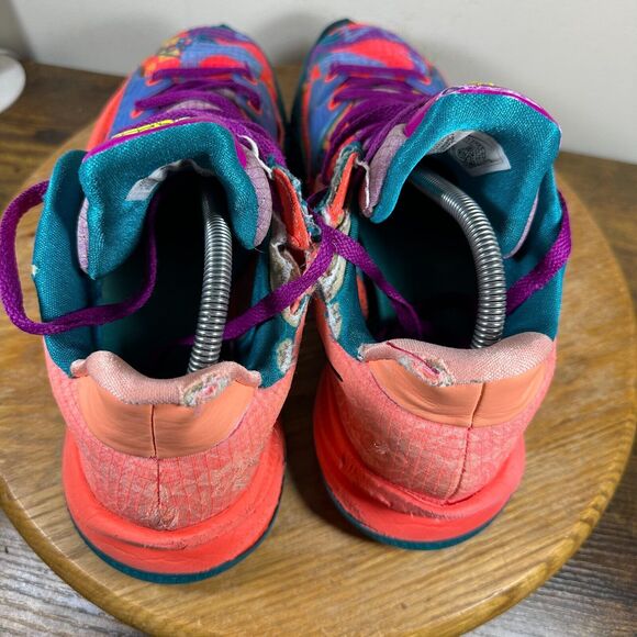 Nike Kyrie 4 Low 1 World 1 People Men\'s Size 10.5 Shoes Sneakers CW3985-600